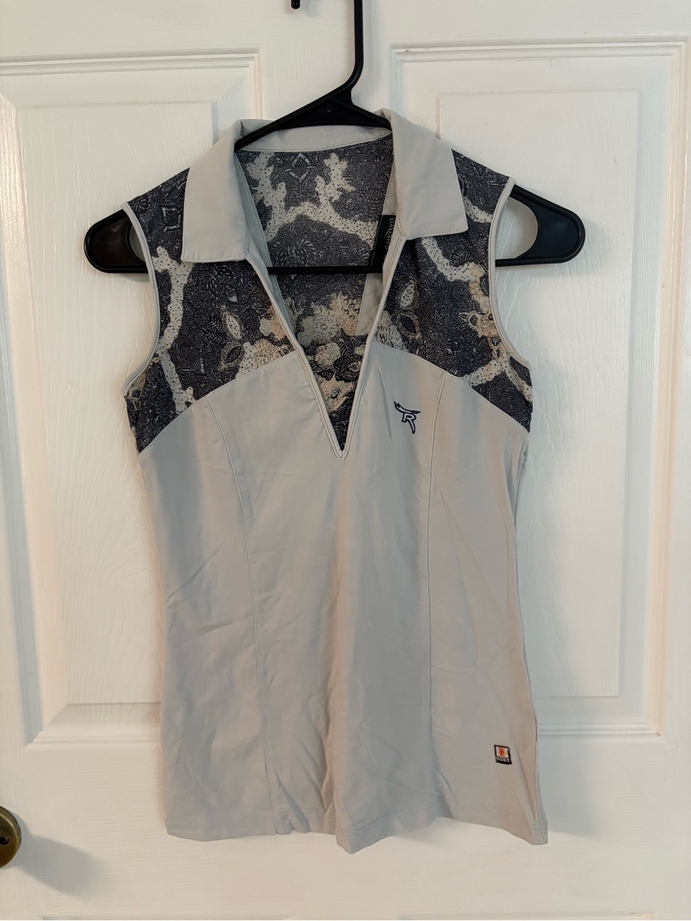 Women’s Sleeveless Collared Golf Tank - Light Gray/blue with Pattern